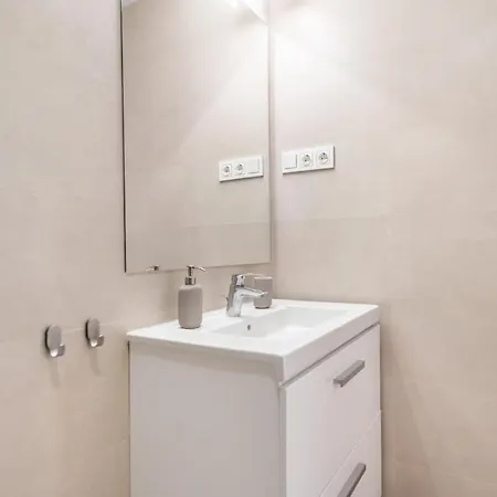 Apartment High-end 22nd Floor Apt, Views & Gym By Rems Malaga