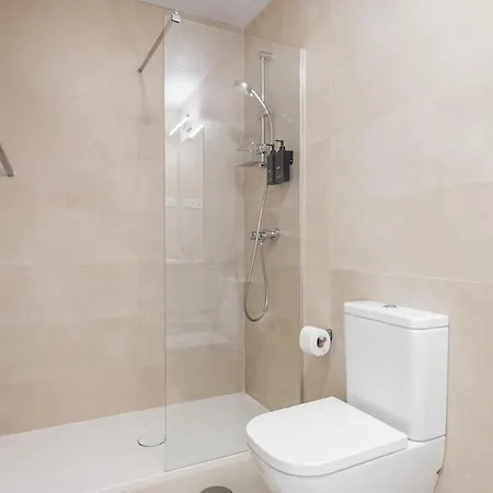 High-end 22nd Floor Apt, Views & Gym By Rems