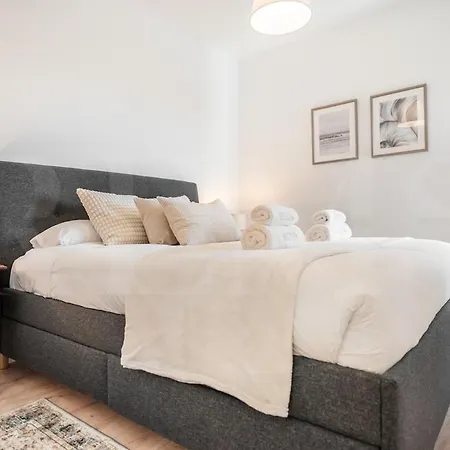 Apartment High-end 22nd Floor Apt, Views & Gym By Rems