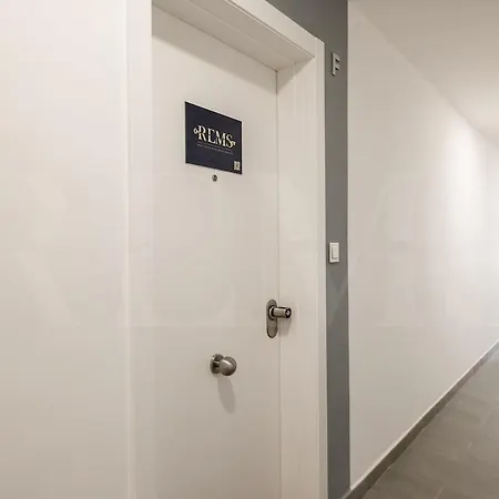 High-end 22nd Floor Apt, Views & Gym By Rems Apartment Malaga