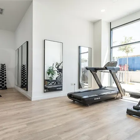 High-end 22nd Floor Apt, Views & Gym By Rems