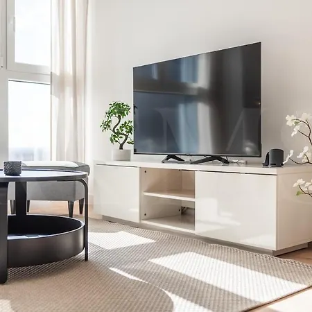 High-end 22nd Floor Apt, Views & Gym By Rems Apartment *