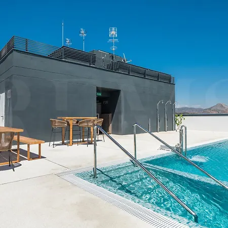 High-end 22nd Floor Apt, Views & Gym By Rems